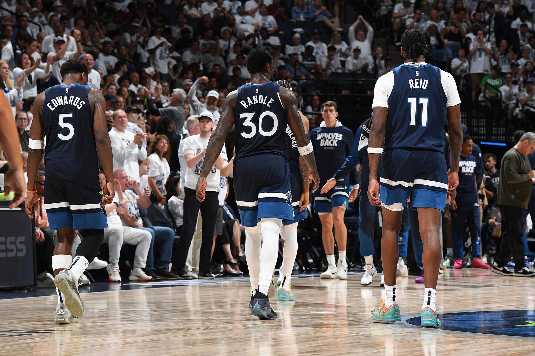 1500万&amp;amp;3093万球员选项！里德&amp;amp;兰德尔会留队吗？芬奇：绝对的