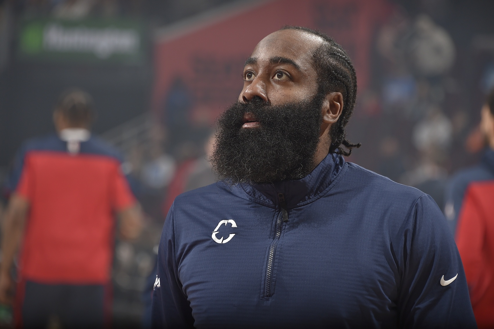 开云体育-夸梅曝哈登休赛期沉溺烟酒派对，海外行径失当甚至入狱