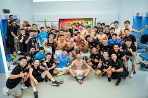 开云体育-团结一心，笑容与汗水同框