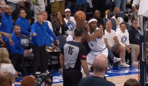 两处细节决定比赛！教练斗法基德让芬奇甘拜下风