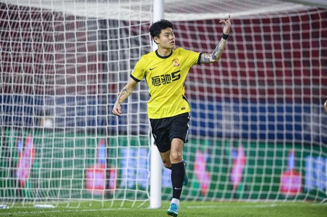 开云体育app-【中超】杨立瑜破门2人染红 广州1比0双杀河北