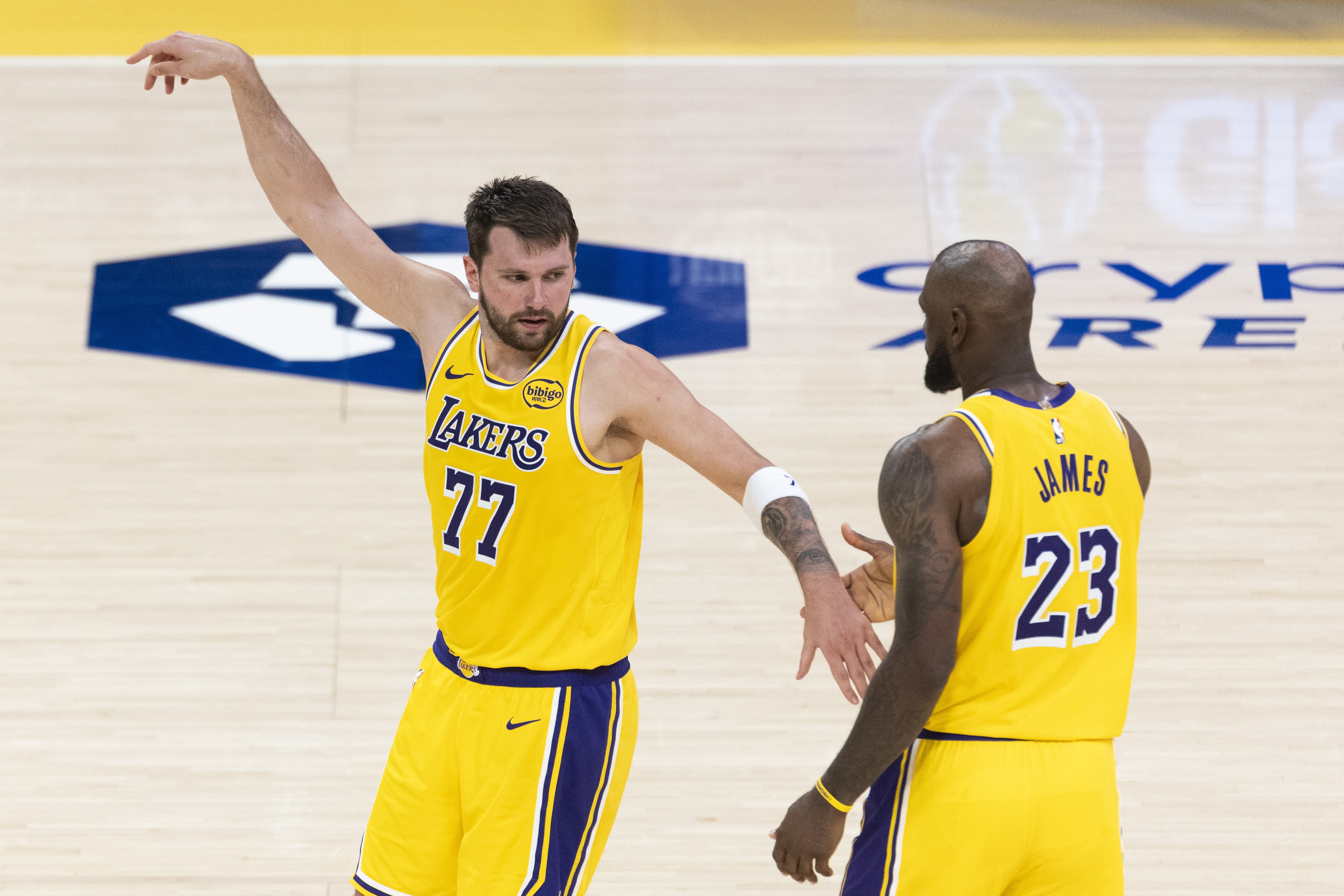 开云体育官网-汤爹：詹姆斯仍是湖人队内最佳 东契奇哪方面比他强？